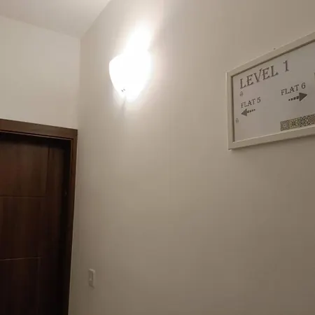 Cara Flats 2bed In Fl5 By Homely! *