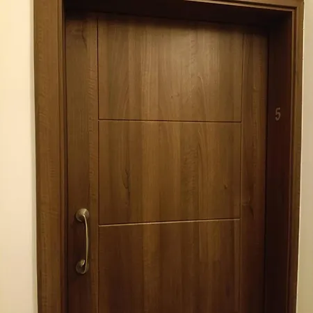 Cara Flats 2bed In Fl5 By Homely! *