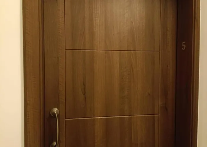 Cara Flats 2bed In Fl5 By Homely! *